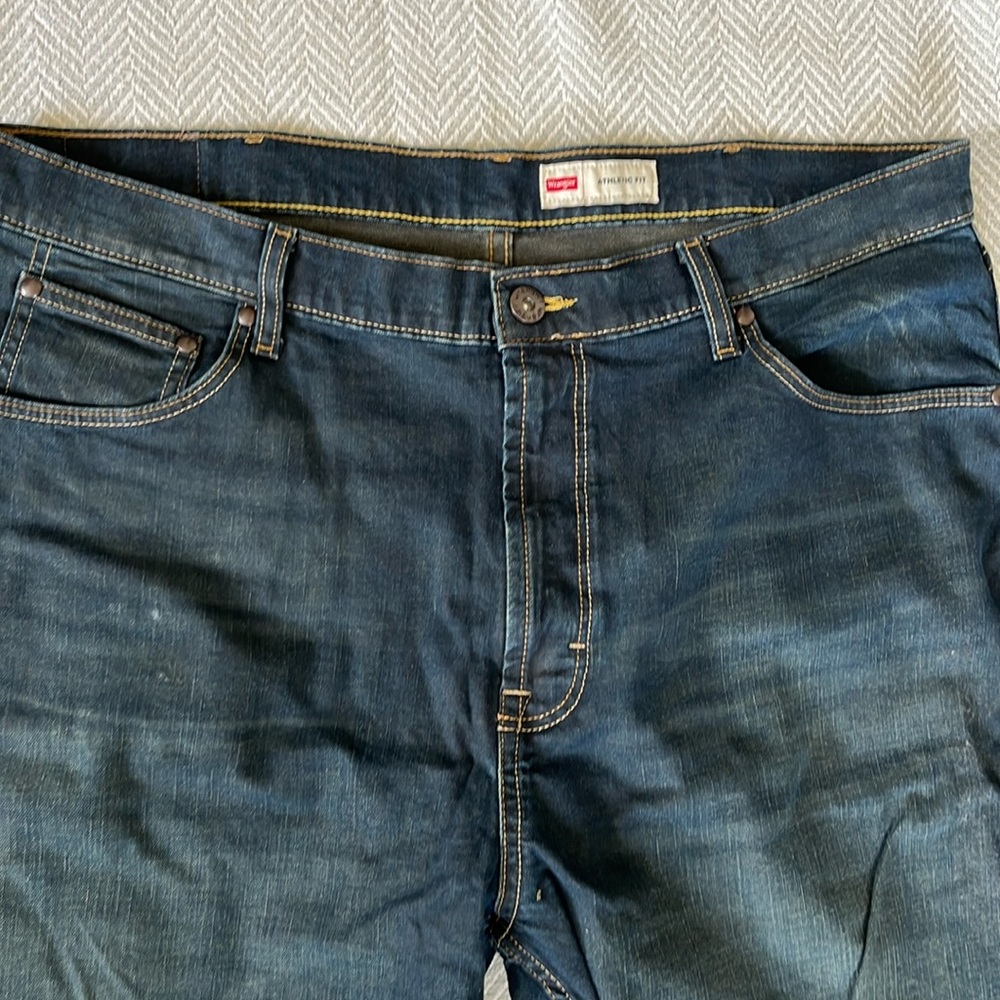 Men’s wrangler athletic fit jeans size 38,32